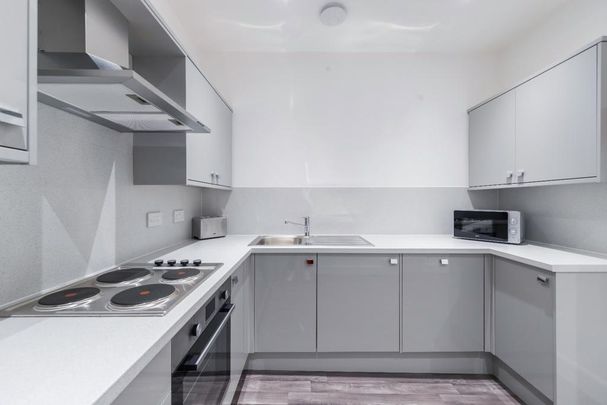 4 bedroom flat to rent - Photo 1