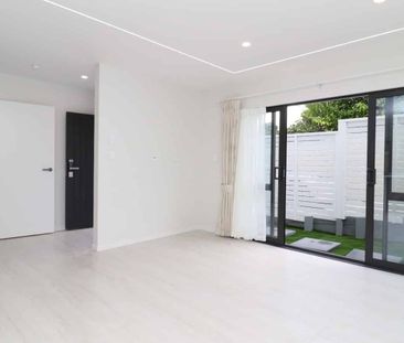 3 Bedrooms + 1 Study Brand New in Hill Park - Photo 3