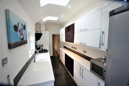 3 bedroom terraced house to rent - Photo 3