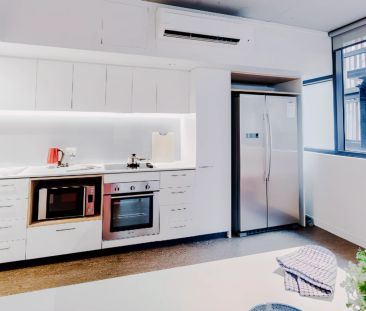 Ensuite Room in 6-Bed Apartment with Courtyard - Photo 6