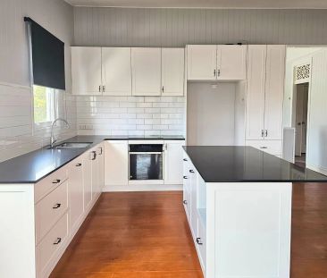 Spacious Dual-Level Family Home with 6 Bedrooms – Newly Renovated D... - Photo 1
