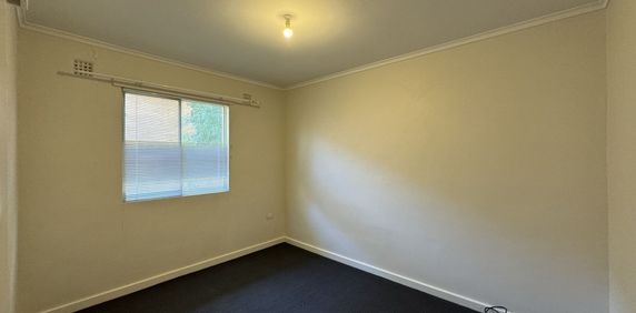 2/13 Adams Street, Queanbeyan - Photo 2