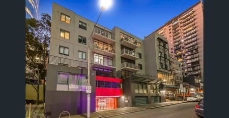 Bright & Spacious 2-Bed Melbourne CBD Apartment — Free Tram Zone, Near RMIT & Uni - Photo 2