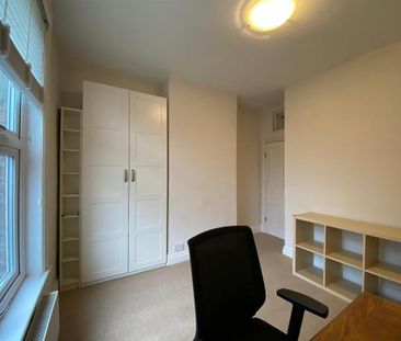 4 bedroom semi-detached house to rent - Photo 6