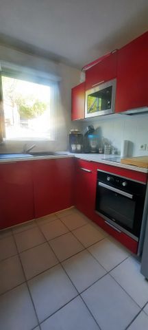 À Malemort, appartement T2 meublé avec terrasse et stationnement privé - Photo 3