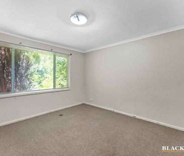 Family Home in Garran - Photo 4