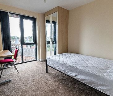 Luxury Two Bedroom Apartment in Prime Sheffield Location Perfect fo... - Photo 4