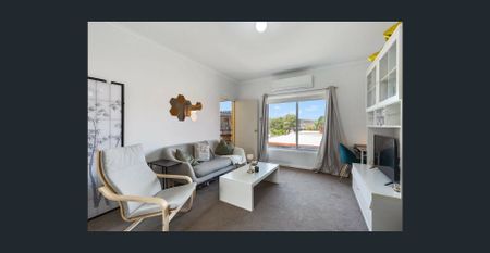 A stroll to the beach, just in time for summer.. - Photo 3