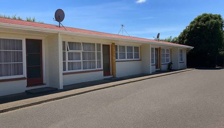 Tidy Two Bedroom - Close to the University - Photo 5