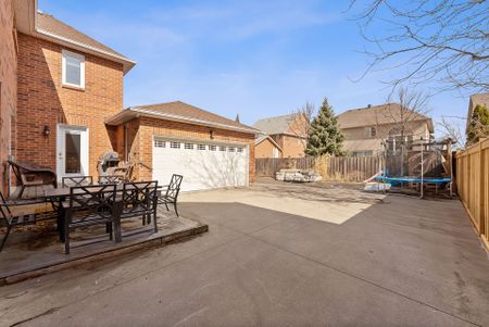 For Lease - 2057 Peak Place, Oakville, Ontario - Photo 2