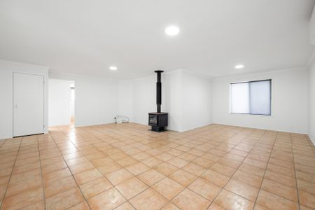 166 Hammersmith Street, Coopers Plains QLD 4108 - House For Rent | Domain - Photo 2