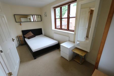 4 bedroom flat to rent - Photo 2