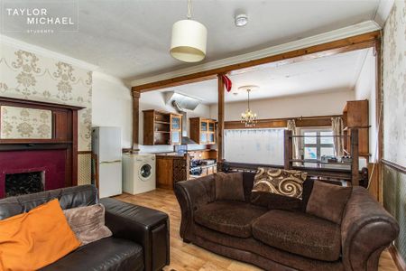 4 bedroom terraced house to rent - Photo 3