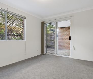 Unique Ground Floor Unit with Garden - Photo 5