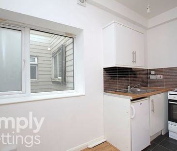 1 Bed property for rent - Photo 2