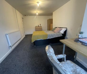 12 bedroom house share to rent - Photo 3