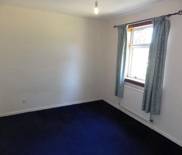 3 bedroom flat to rent - Photo 2