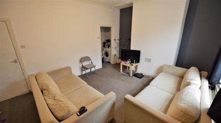 5 bedroom House in Cardigan Road, Leeds - Photo 4