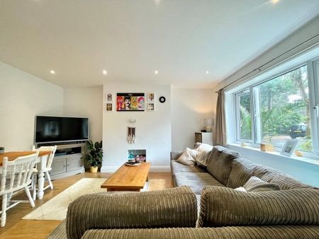 Barons Court, Road BH12, BH12 1AJ, Poole - Photo 5