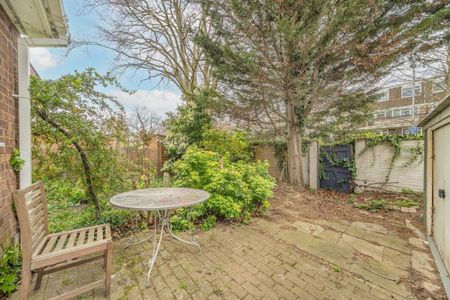 Dumbleton Close, KT1, London - Photo 4