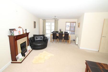 2 bedroom apartment to rent - Photo 4