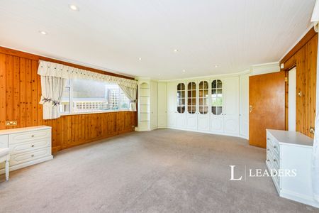 4 bedroom house to rent Park Road, Kenley, CR8 - Photo 3