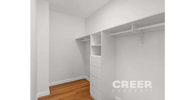 Low maintenance luxury living! - Photo 1