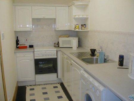 2 bedroom flat to rent - Photo 4