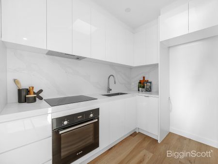 An Exciting and Versatile Home/Office Hybrid! The perfect blend of comfort and productivity! - Photo 4