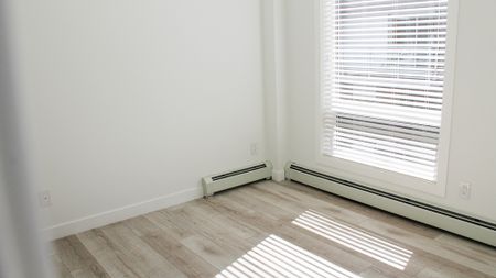 1 Bed Condo For Rent In University District | Ungr Parking & Heat & Water Incl. - Photo 2