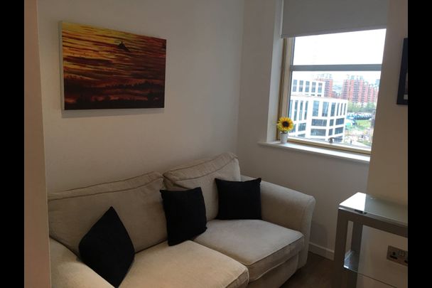 Studio Flat, Wellington Street, LS1 - Photo 1