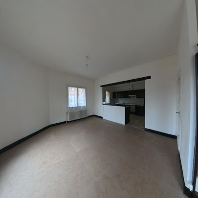 Location Appartement 4 pièces 114m² CHATELLERAULT 86100 - Photo 1