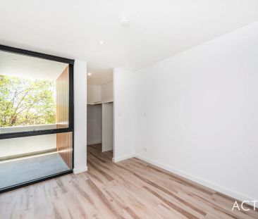 Contemporary Apartment within walking distance to shops, cinema, re... - Photo 4