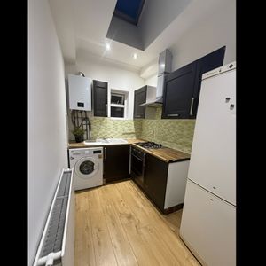 1 Bed Flat, Lewisham High Street, SE13 - Photo 2
