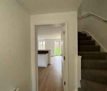 Bridges Close, Grimsby - Photo 2