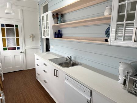 Healthcare Haven!! Private One-Bedroom Unit with All-Inclusive Comfort Near the Hospital - Photo 4