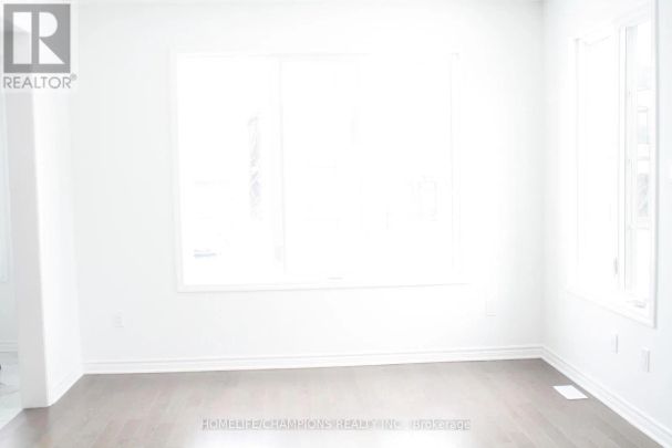 1371 KERRYDALE AVENUE - Photo 1