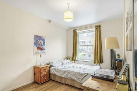 3 bedroom flat to rent - Photo 4
