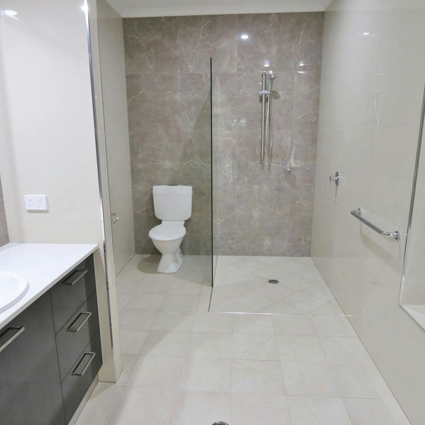 1st Class Duplex Living – Modern 2 Bedroom, 2 Bathroom Home - Photo 1