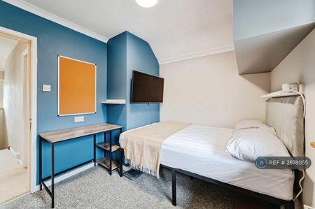 8 bedroom semi-detached house to rent - Photo 5