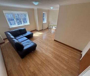 2 bed Flat - To Let - Photo 5