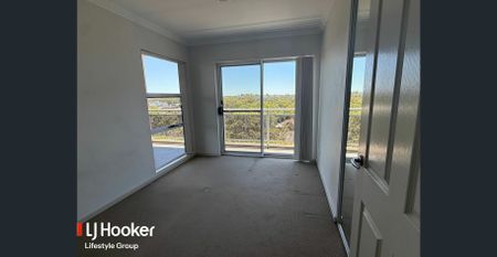 Modern Three-Bedroom Unit in Secure Complex - Photo 4