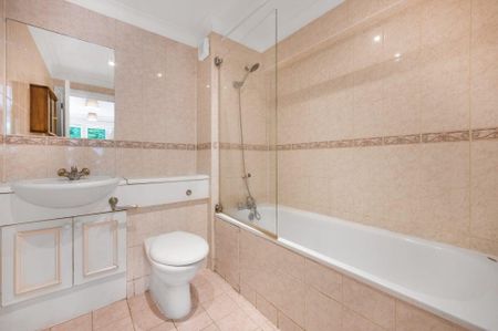 3 bedroom flat to rent - Photo 2