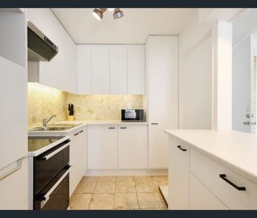 'THE SANDS' - ONE BEDROOM FURNISHED UNIT RIGHT ON THE BEACH FRONT - Photo 4
