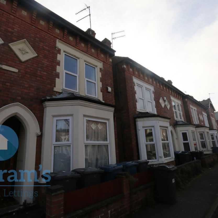 4 bed Semi-Detached House for Rent - Photo 1