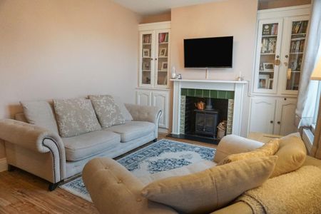 3 bedroom end of terrace house to rent - Photo 2