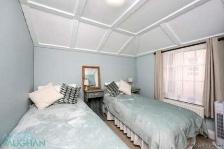 3 bedroom property to rent in Hove - Photo 5