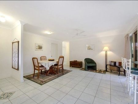 Three Bedroom Duplex in prime location - Photo 5