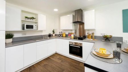 Gold Ensuite - Photo 2