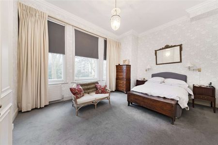 A charming three bedroom lateral flat situated on a popular street in the heart of Chelsea with access to communal gardens. - Photo 5